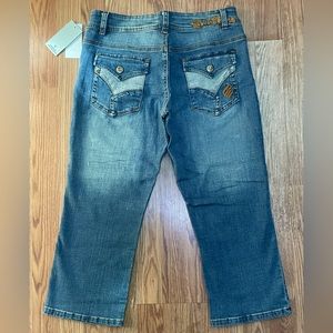 NEW w/ tags ROCAWEAR Capri length denim jeans sz 9 juniors distressed pants NIP